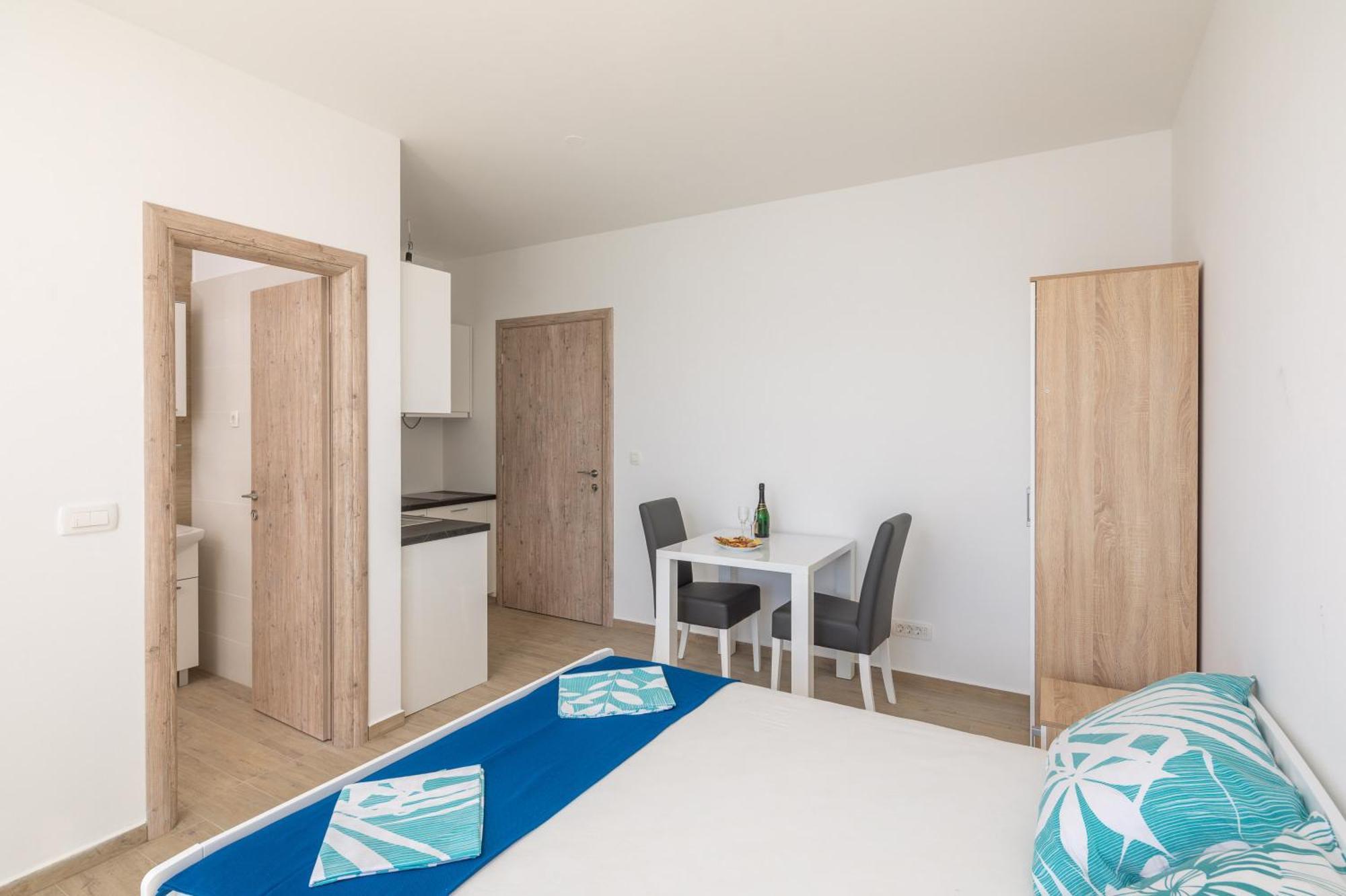 Blue Wonder Apartments Dugi Rat Bilik gambar